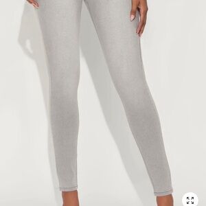 Fashion nova new  bootylifting Gray Skinny Jeansnew with tag